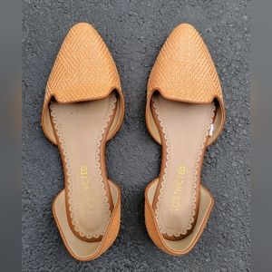 Restricted flat shoes